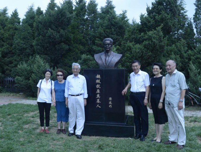 沈阳AG真人国际集团陈巨余董事长（右一）和陈廷祚先生亲属合影